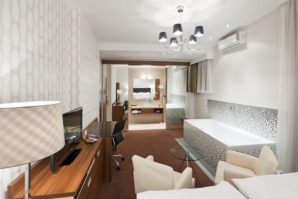 Pytloun Boutique Self Check-in Hotel 4*